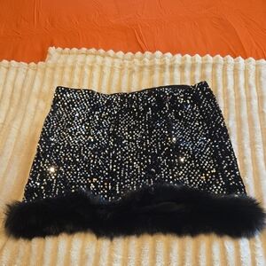 SHEIN Black Sequin Mini Skirt with Faux Fur Trim 🖤  NEW